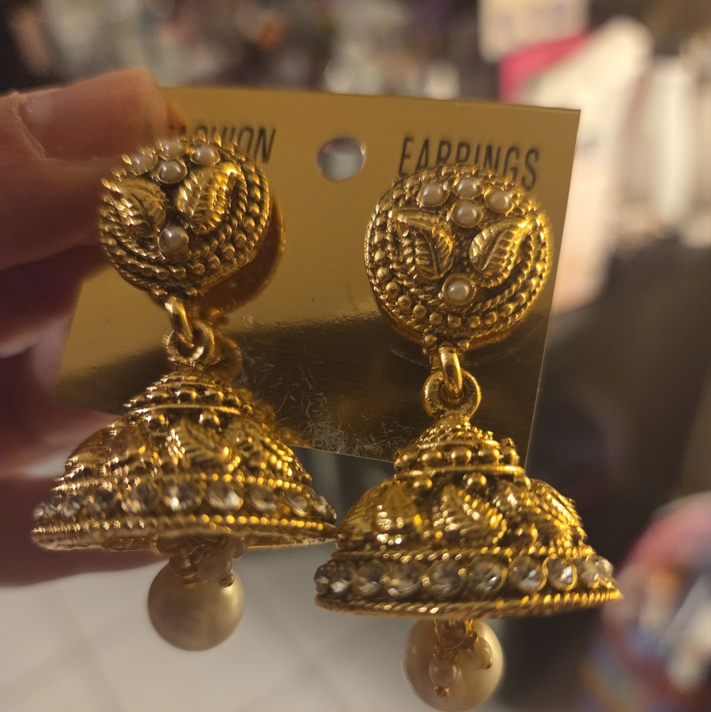Elegant Gold Plated Jhumka Earrings